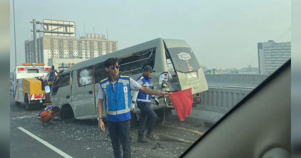 Viral Fortuner Pelat Polri Ngebut di Tol MBZ lalu Tabrak Mobil Elf Sampai Ringsek, Ini Kata Polisi