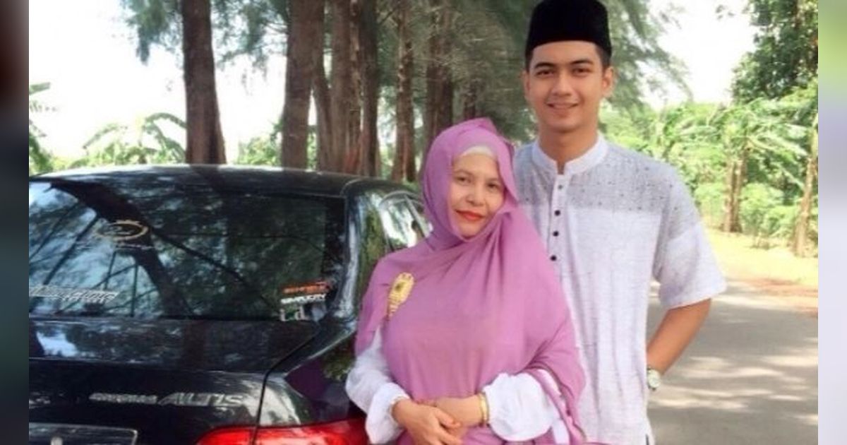 7 Potret Ibunda Teuku Ryan yang Disebut Penyebab Ria Ricis Cerai, Bukan Orang Sembarangan!