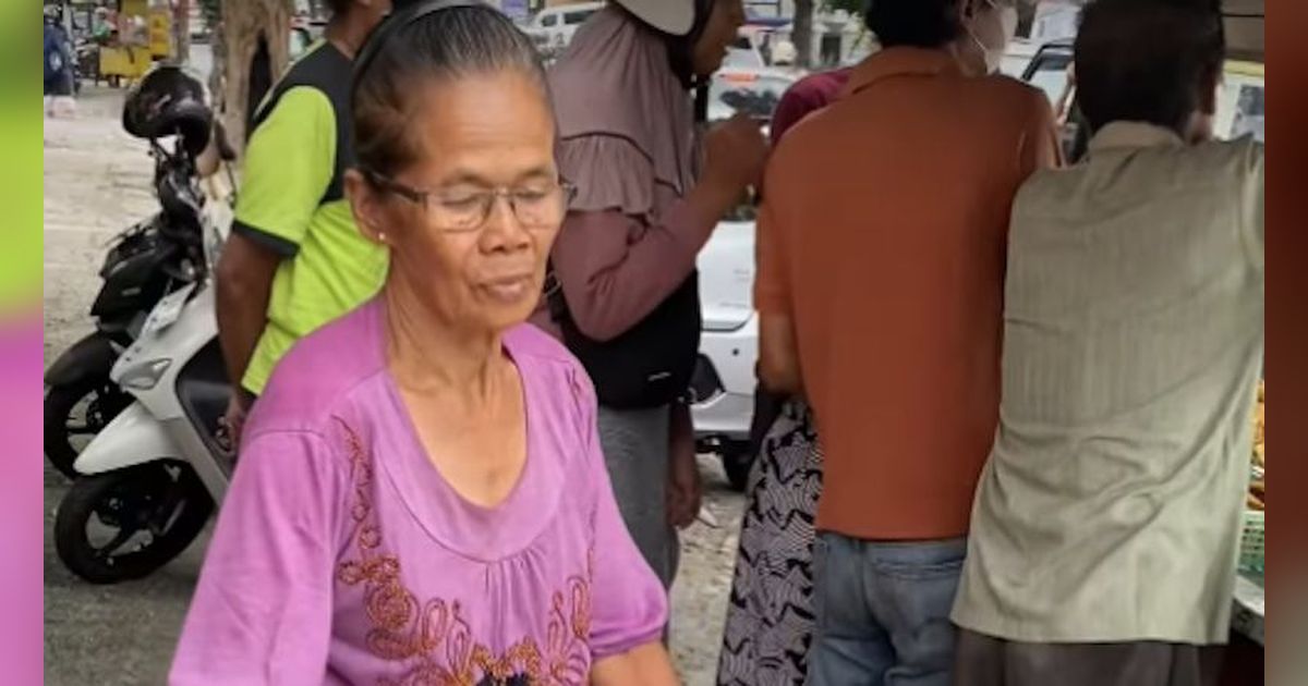 Ibu ini Sukses Jualan Gorengan Omzet Rp60 Juta, Banyak yang Iri Gerobaknya Sampai Diberi Sabun Mandi Mayat