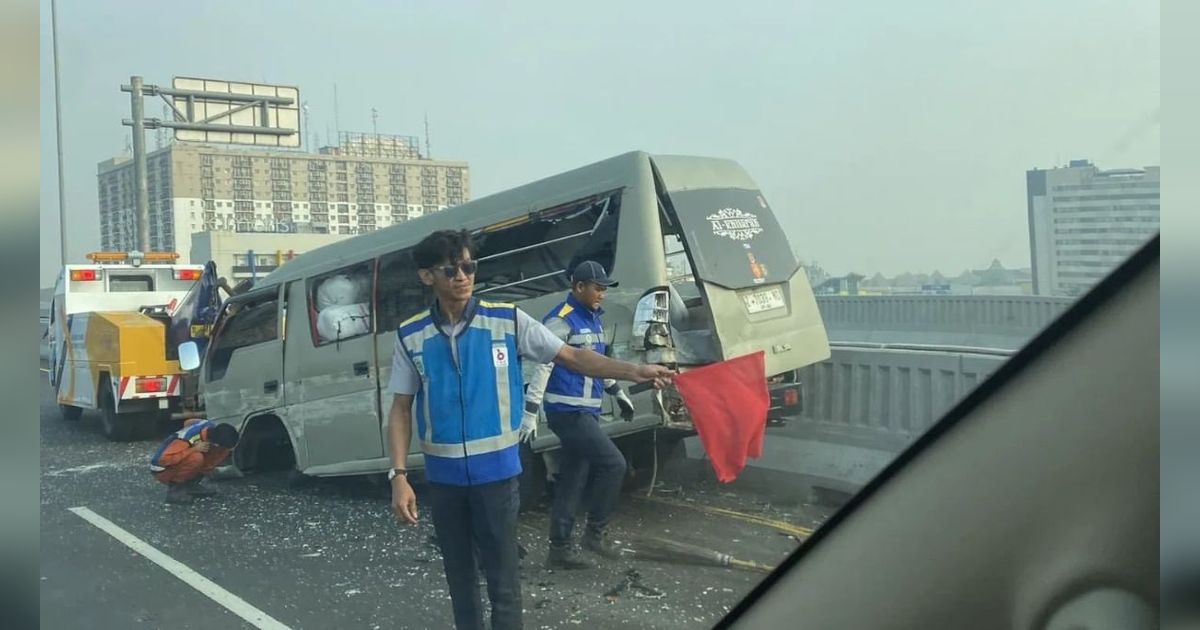 Kronologi Kecelakaan Mobil Dinas Polisi di Tol Layang MBZ