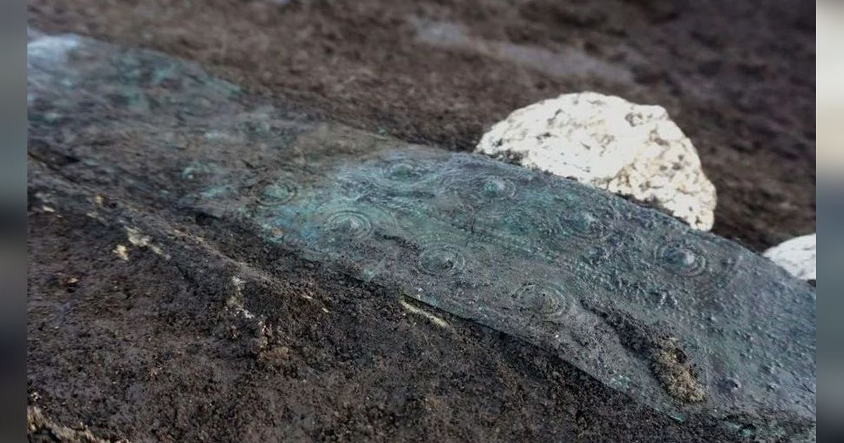 Arkeolog Temukan Senjata, Gelang, dan Liontin di Makam Kuno Nan Luas dari Abad ke-8 SM, Ternyata Milik Orang Penting