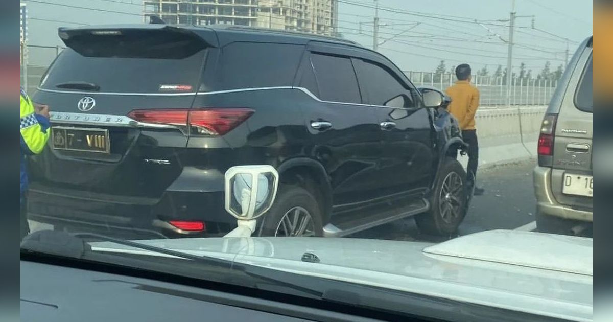 VIDEO: Kronologi Fortuner Pelat Polisi Tabrak Minibus di Tol MBZ, Mendadak Ganti Nopol Sipil