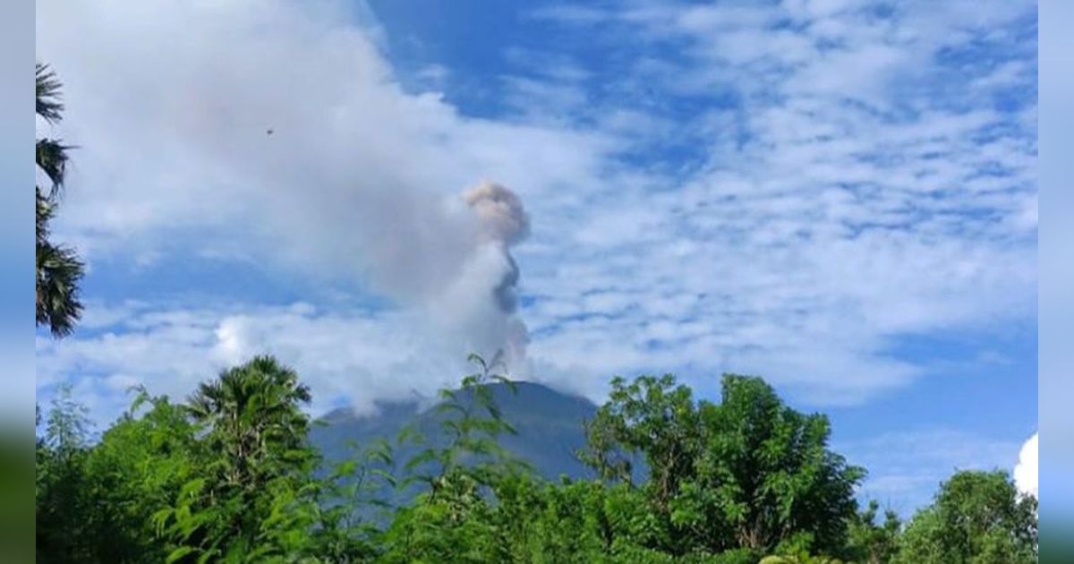 Gunung Ile Lewotolok Kembali Erupsi, Tinggi Kolom Abu Capai 900 Meter