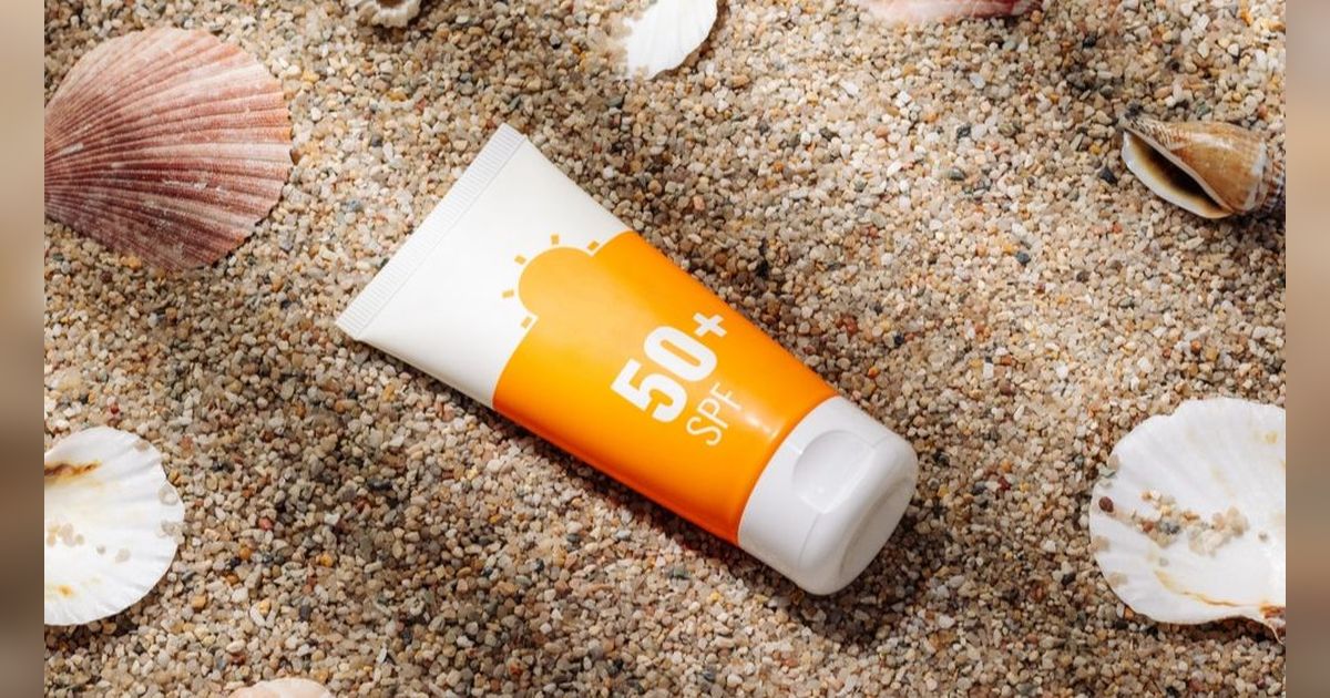 10 Produk Sunscreen Terbaik untuk Kulit Kering Edisi Terbaru 2024