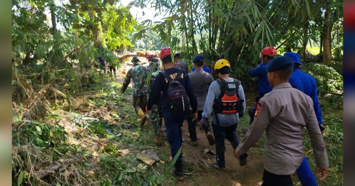 Cerita Korban Banjir Luwu Jalan Kaki 6 Jam ke Pengungsian Setelah Desanya Terisolasi Lima Hari