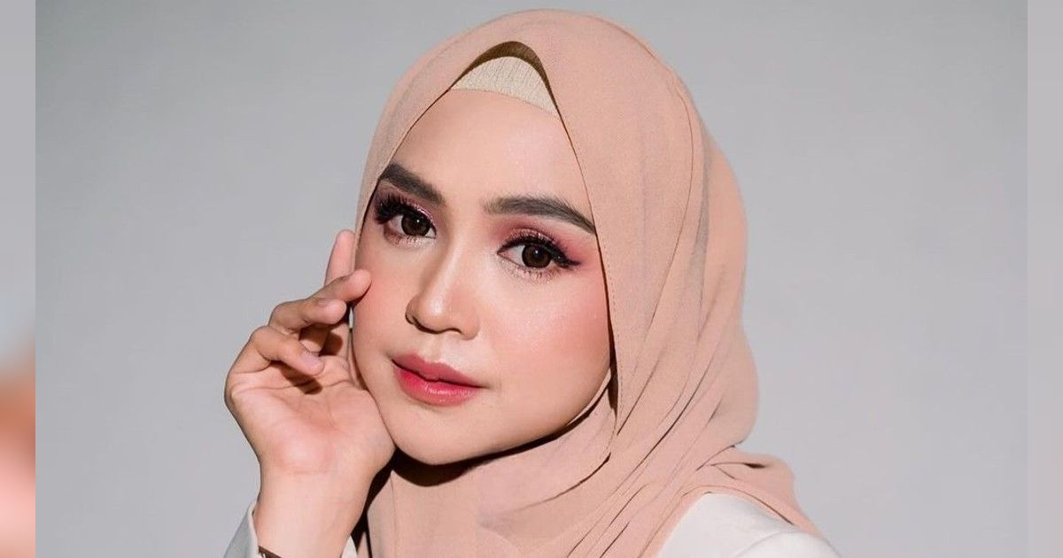 Buka Lembaran Baru Pasca Menjanda, 8 Potret Ria Ricis Bagi-Bagi Baju Penuh Kenangan, Salah Satunya Pernah Dipakai ke Sidang Cerai