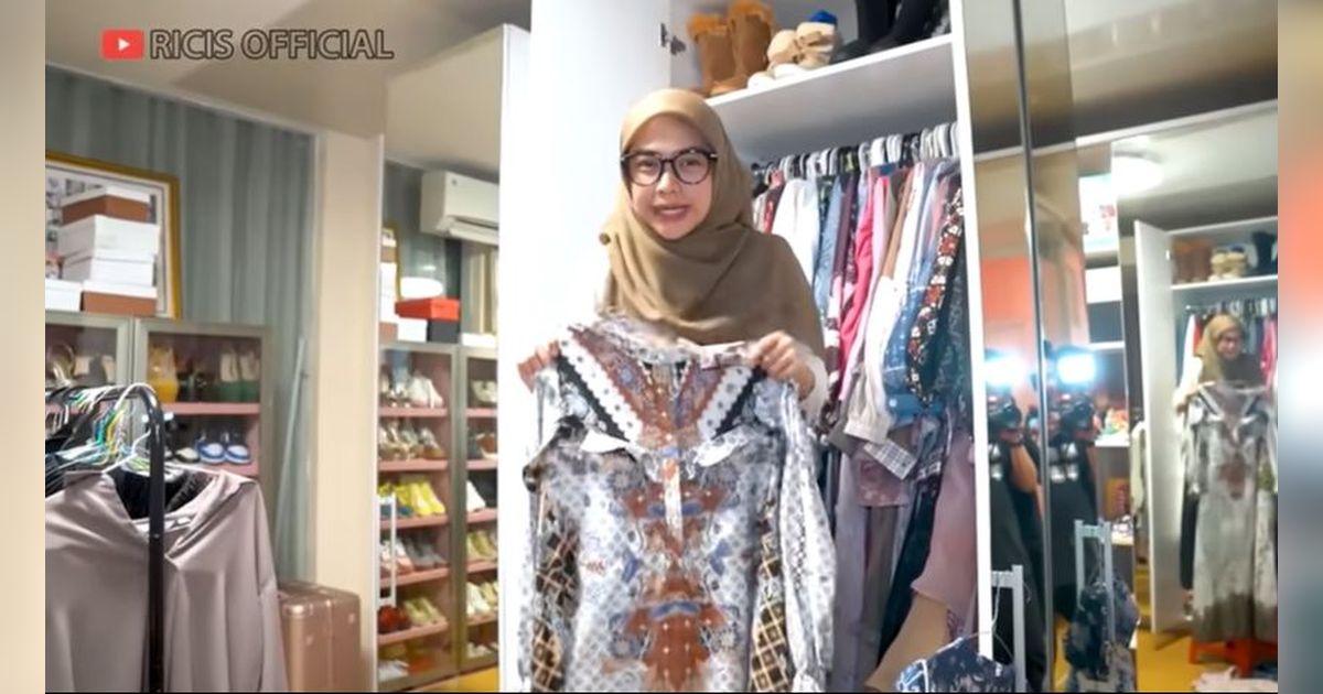 10 Potret Ria Ricis Buang Barang-Barang Kenangan Teuku Ryan, Netizen: Sesakit Itukah?