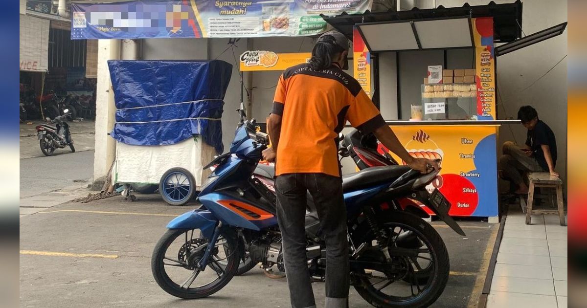 Blak-blakan Juru Parkir Mini Market soal Setoran dan Campur Tangan Pemilik Tanah