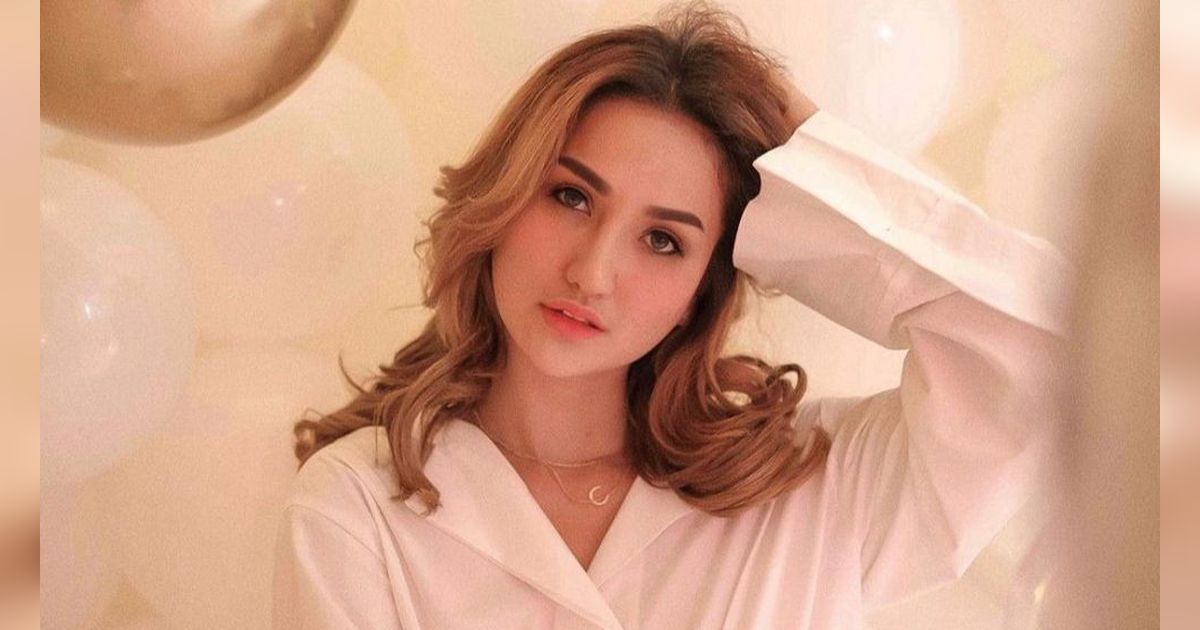 Diselingkuhi Saat Hamil, 10 Potret Tengku Dewi, Istri Andrew Andika yang Cantik & Seksi Bak Barbie