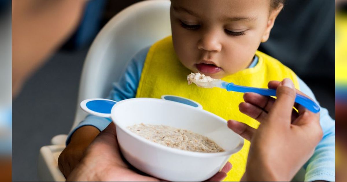 Bolehkah MPASI Si Kecil Dibumbui Pakai Saus Tiram? Dokter Anak Beri Penjelasan