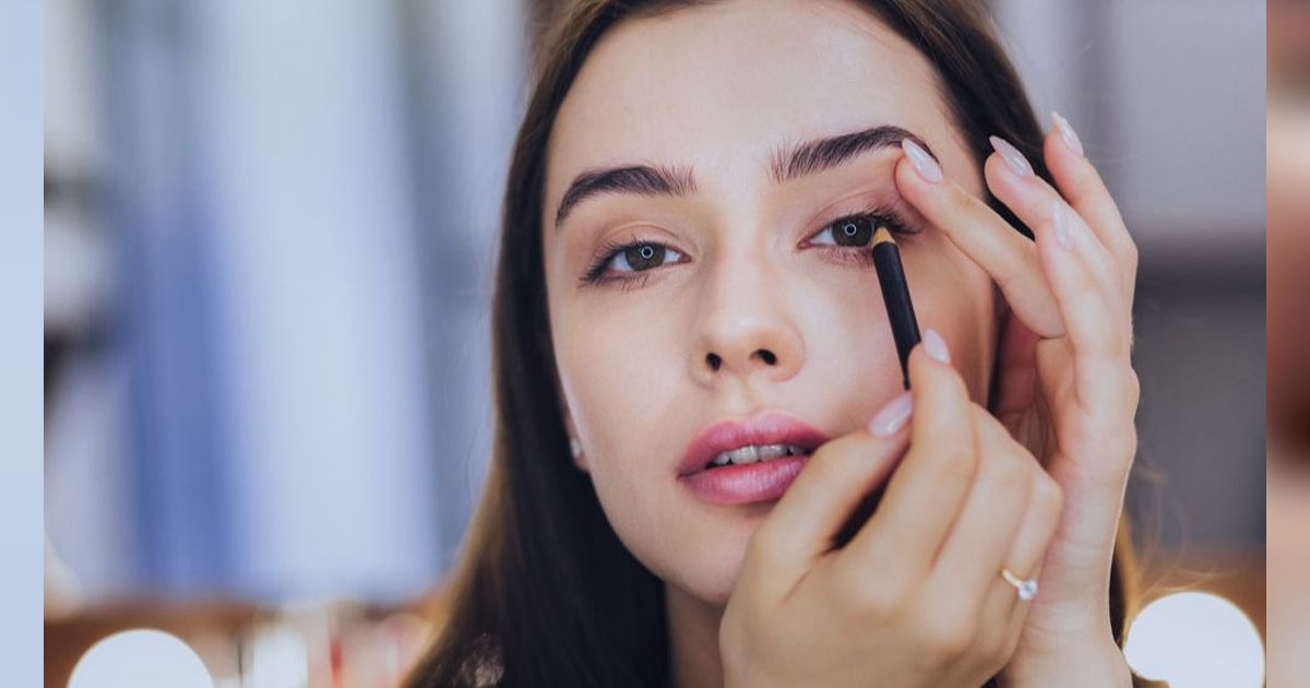 Benarkah Eyeliner Waterproof Tahan Terhadap Air? Berikut Panduan Memilih Produk yang Sesuai