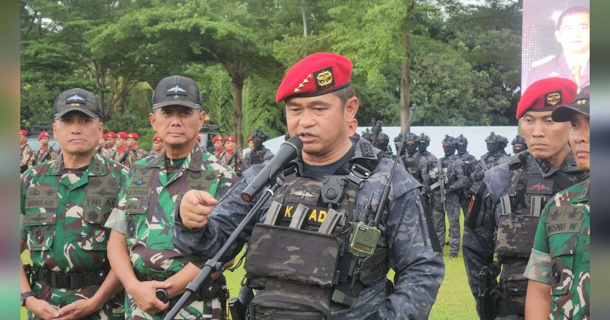 Suka Cita Anak Papua Bercengkrama dengan Jenderal Bintang 4, Sosoknya Berpengaruh di TNI AD