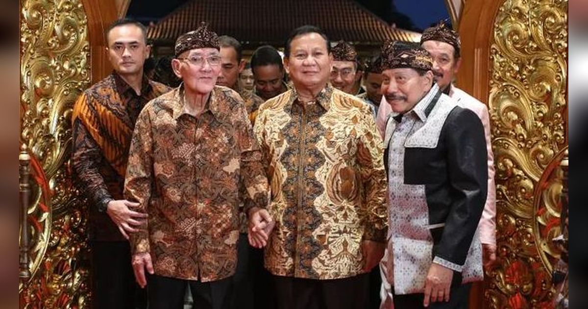 VIDEO: Tangan Prabowo Ditepuk Jenderal Sepuh saat Salaman, Muncul Eks Panglima TNI Era SBY Beri Hormat