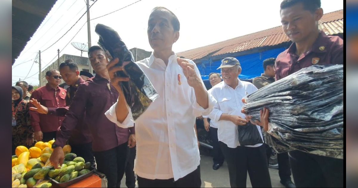 Saat Menteri Basuki Tawari Presiden Jokowi Jengkol di Pasar Senggol Dumai