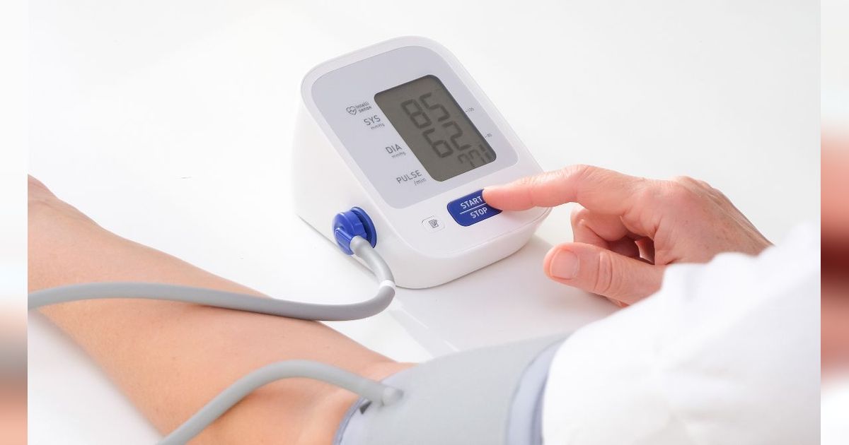 Biar Hasilnya Akurat, Dokter Bagikan Cara Tepat Ukur Tensi Mandiri di Rumah