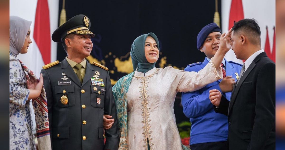 Dianugerahi Gelar 'Dato Seri Satria Bijaya Negara', Penampilan Panglima TNI & Istri Berpakaian Adat Keren Abis
