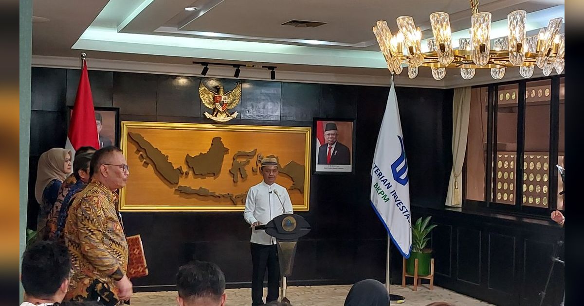 VIDEO: Bahlil Ngegas Gebrak Podium Dicecar Media Asing Soal Beri Izin Ormas Kelola Tambang