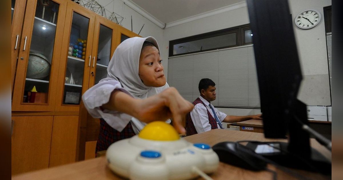 FOTO: Semangat Siswa YCAB Antusias Belajar Beragam Aplikasi Digital