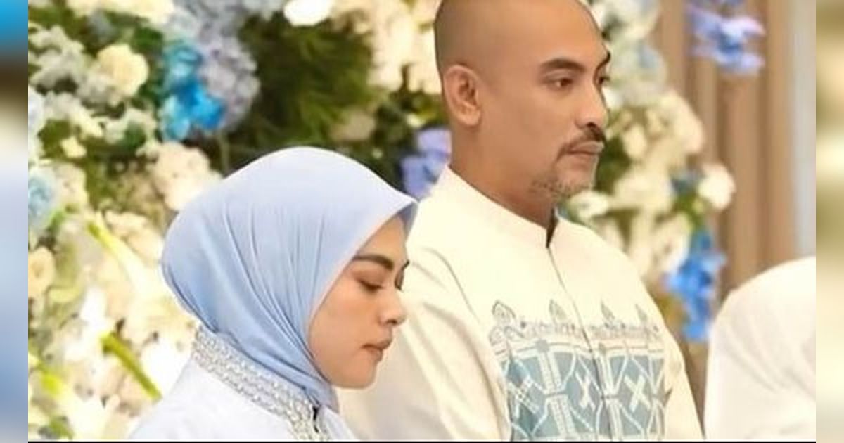 10 Potret Tangis Haru di Pengajian Aisyahrani Jelang Berangkat Haji Bareng Suami