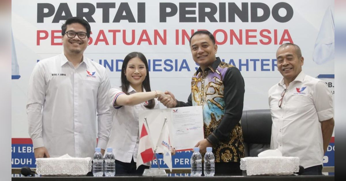 FOTO: Angela Tanoesoedibjo Serahkan Surat Dukungan Perindo ke Bakal Cawalkot Surabaya Ery Cahyadi