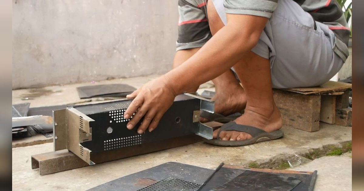 Pria di Lumajang Sulap Barang Rongsokan Jadi Pemanggang Sate, Ramai Pemesan Jelang Hari Raya Kurban