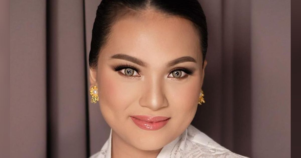 Potret Cantik Calon Istri Dustin Tiffani Saat Lamaran, Andalkan Makeup Flawless