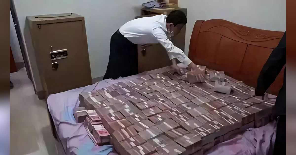 Tak Percaya Bank, Pria Lansia Sembunyikan Uang Miliaran di Bawah Kasur, Malah Diembat Sosok Tak Terduga