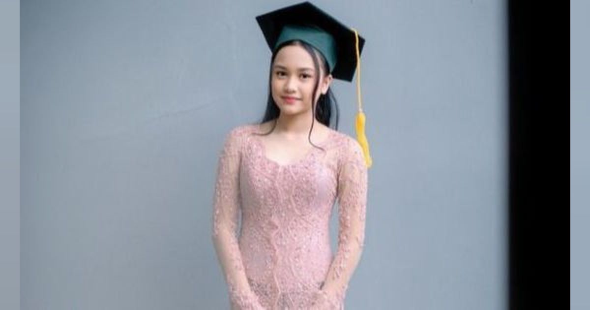 Pakai Kebaya Warna Pink, 8 Foto Samarra Putri Masayu Anastasia dan Lembu Wisuda SMP!