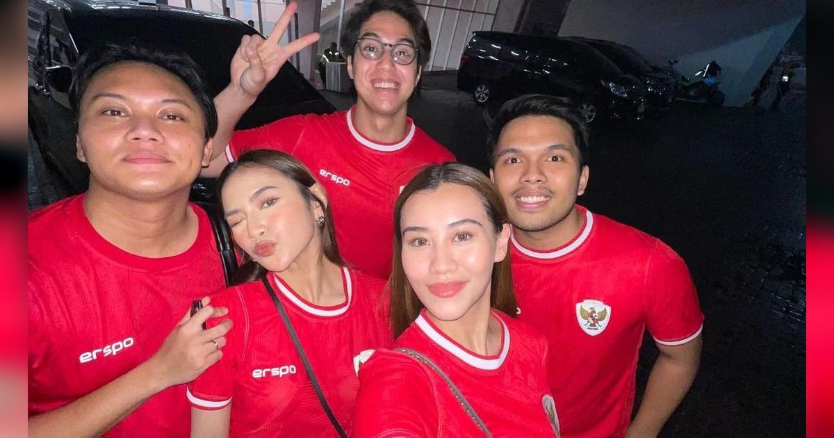10 Adu Cantik Aaliyah Massaid VS Fuji Nonton Indonesia VS Filipina, Harga Outfit Bak Langit & Bumi