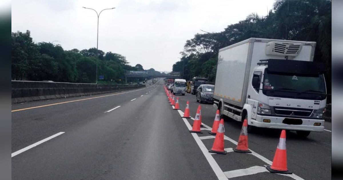 Diduga Sopir Mengantuk, Truk Es Krim Kecelakaan di Tol Lingkar Luar Jakarta