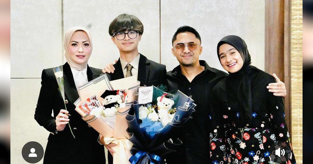 Cantik & Bikin Pangling, Potret Christy Jusung Berhijab di Wisuda Putra Gantengnya Bersama Hengky Kurniawan