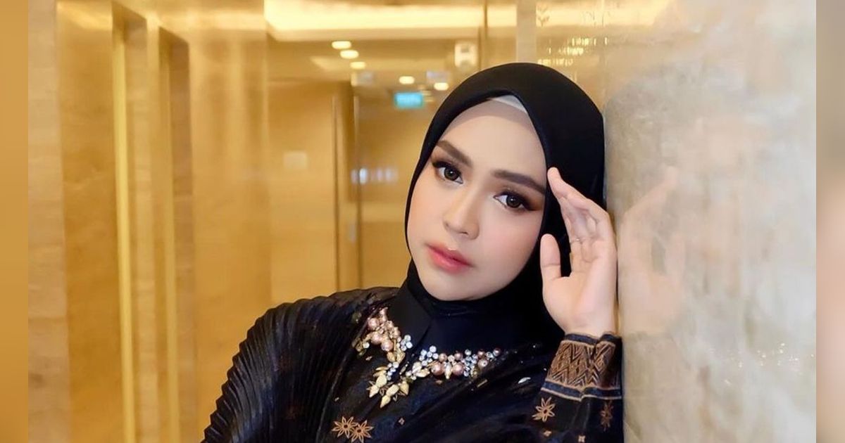 10 Adu Gaya Ria Ricis VS Salmania, Wanita yang Didekati Teuku Ryan, Ternyata Sudah Punya Suami