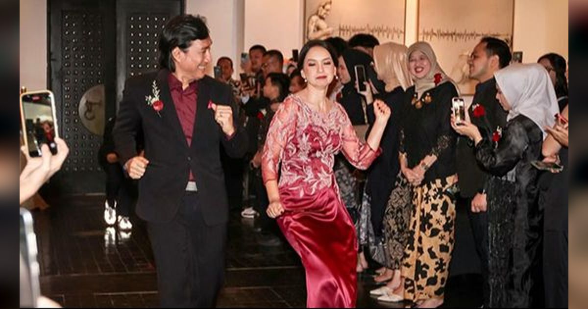Potret Ira Wibowo dan Katon Bagaskara di Pernikahan Putrinya, Tetap Akur Selama 12 Tahun Bercerai