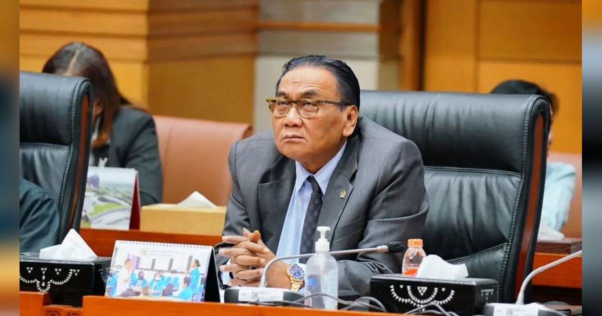 VIDEO: Bambang Pacul Cerita 'Raksasa' DPR Tumbang di 2024, Trimedya PDIP Sampai Nangis