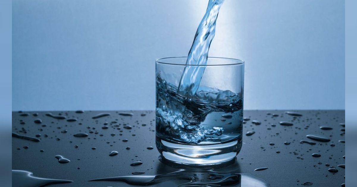 7 Ciri-Ciri Kelebihan Minum Air Putih, Mual Muntah hingga Kram Otot