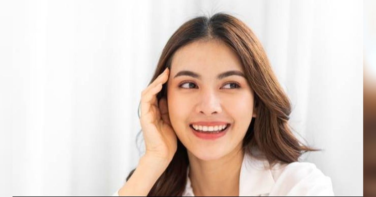 2 Rekomendasi Makeup Fresh Praktis, Bibir Auto Glossy dan Alis Cantik Natural