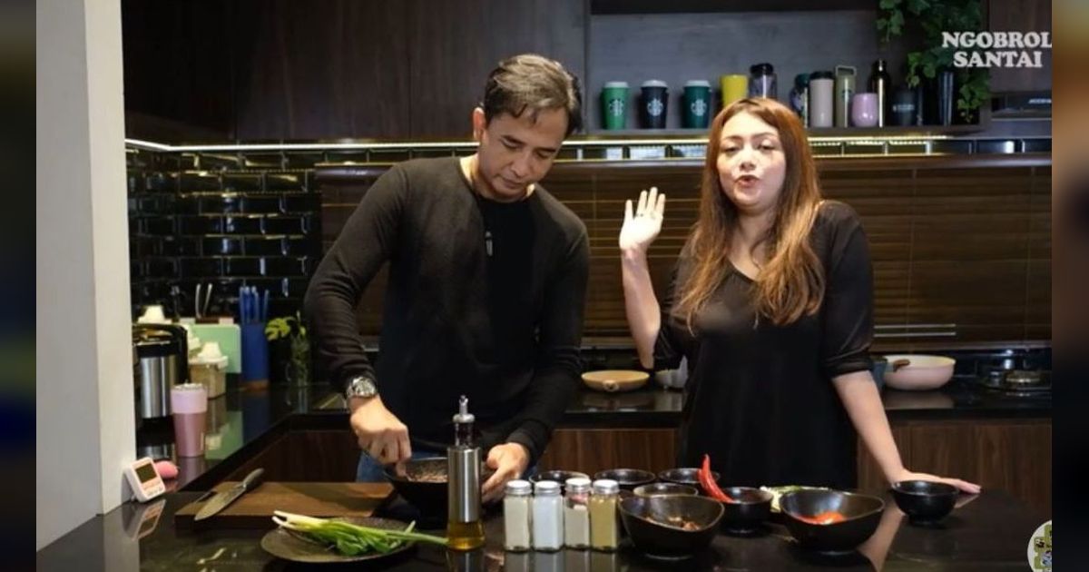 Jarang Dipakai Masak, Begini Penampakan Dapur Wina Natalia yang Mirip Bar Modern