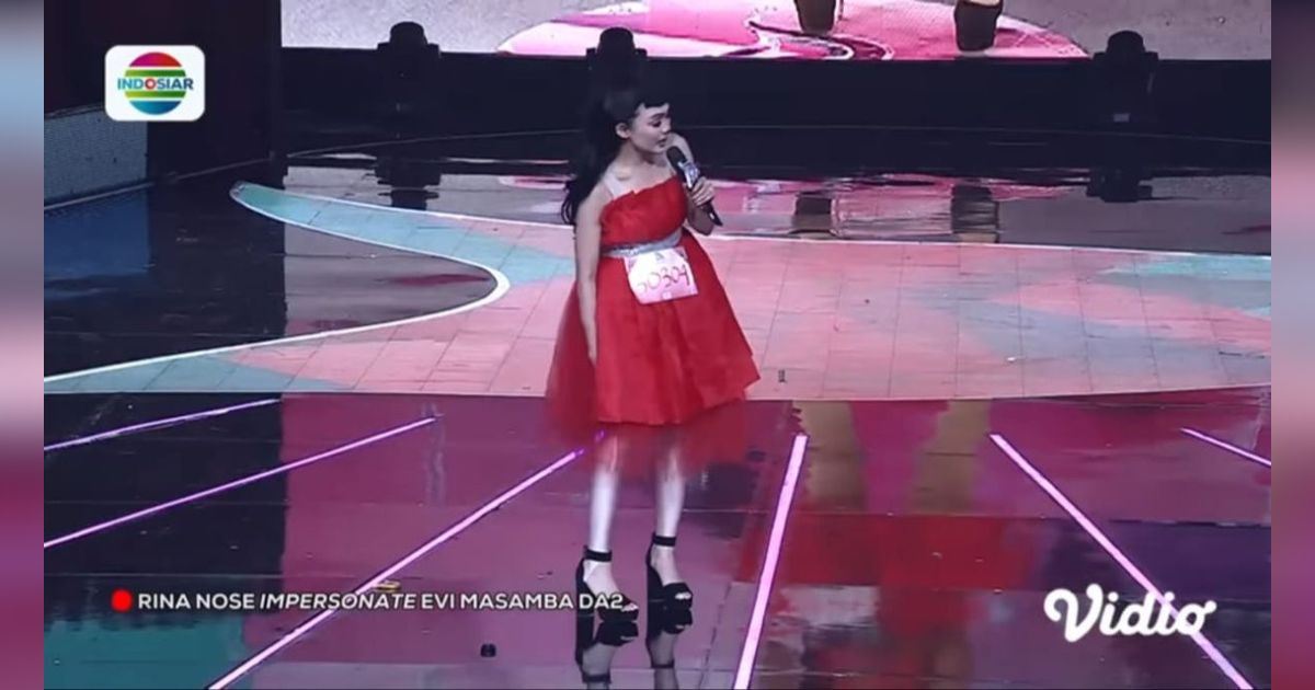 Satu Studio Ketawa Melihat Gaya Rina Nose Impersonate Evi Masamba di atas Panggung