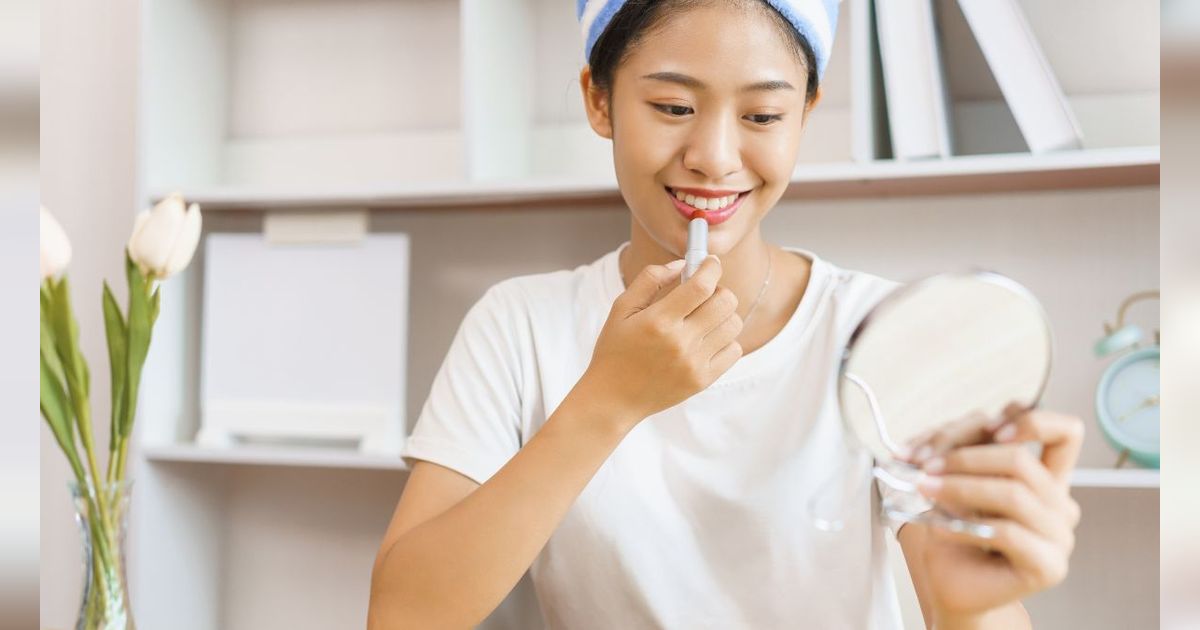 Bikin Lipstik Lebih Tahan Lama dan Tidak Mudah Transfer Cuma Butuh 1 Produk