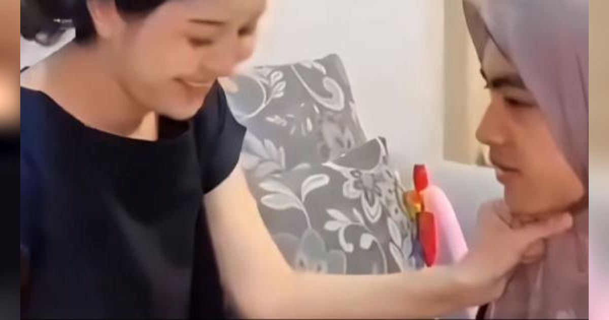 Viral Istri Dandani Pasangan Jadi Cewek Berhijab, Kaget Lihat Hasil Makeover-nya: 