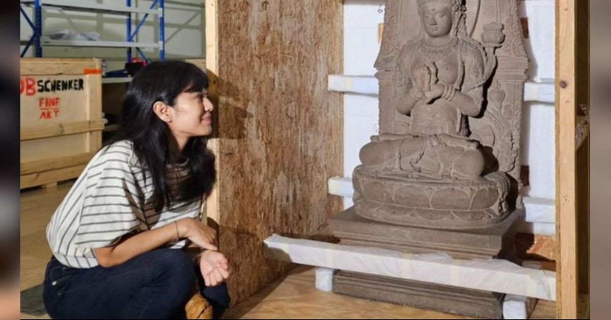 Pakai Tas Rp56 Juta, Dian Sastro Santai Menaruhnya di Lantai Semen