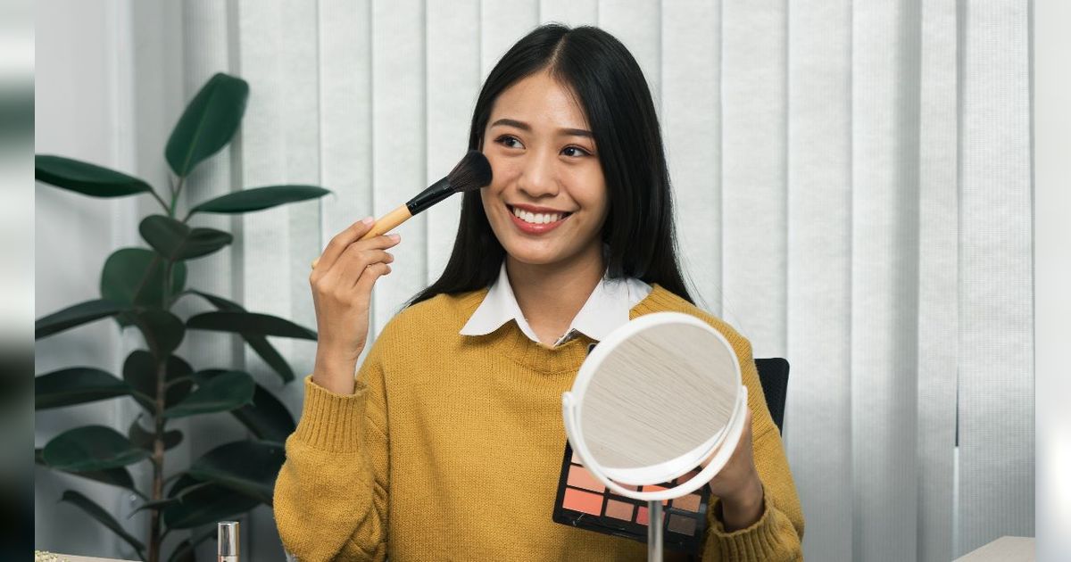 Pakai Kontur, Blush, dan Highlight dengan Peta 3 Jari Agar Lebih Praktis