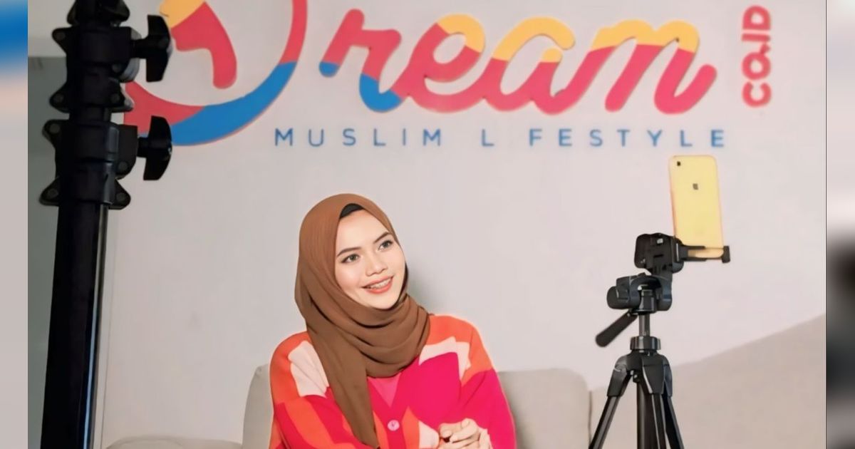 Intip Detail Makeup Sat Set di Momen Idul Adha ala Dream