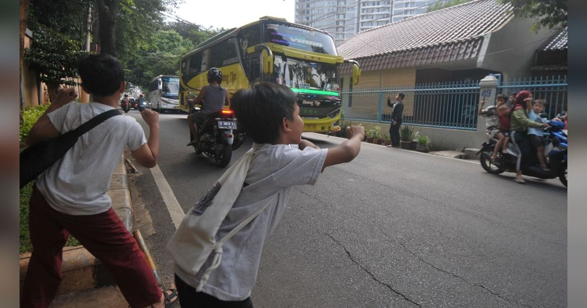 Bus Telolet Lagi-Lagi Makan Korban, Bocah Terlindas Saat Mengejar dengan Sepeda