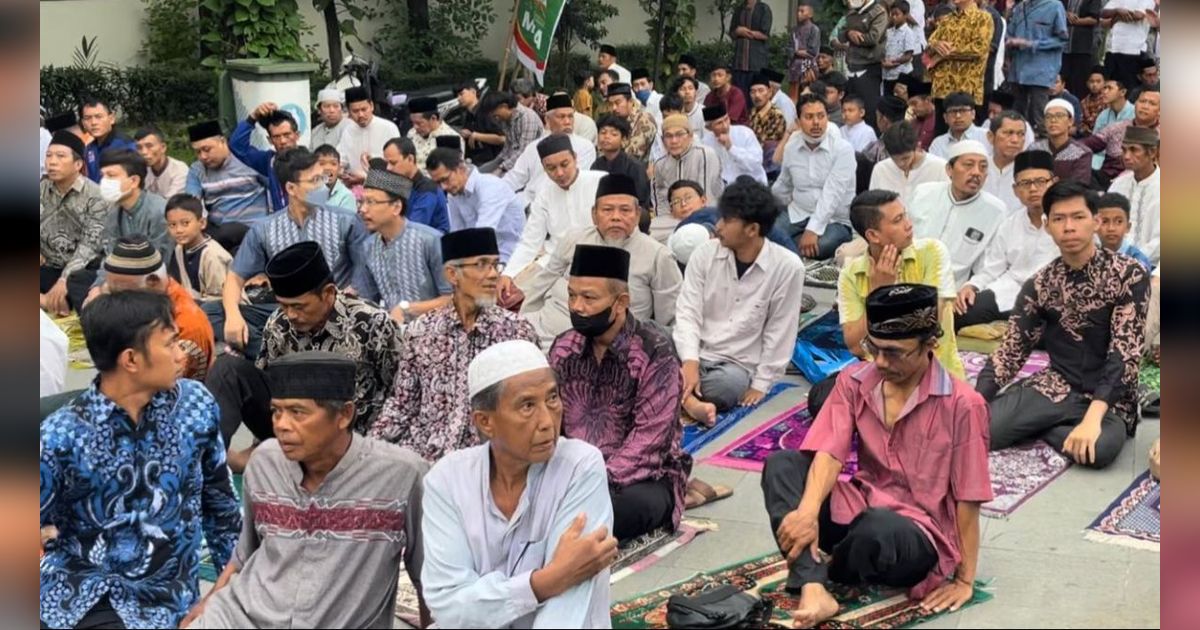 Puluhan Ribu Warga MTA Gelar Salat Iduladha di Stadion Manahan