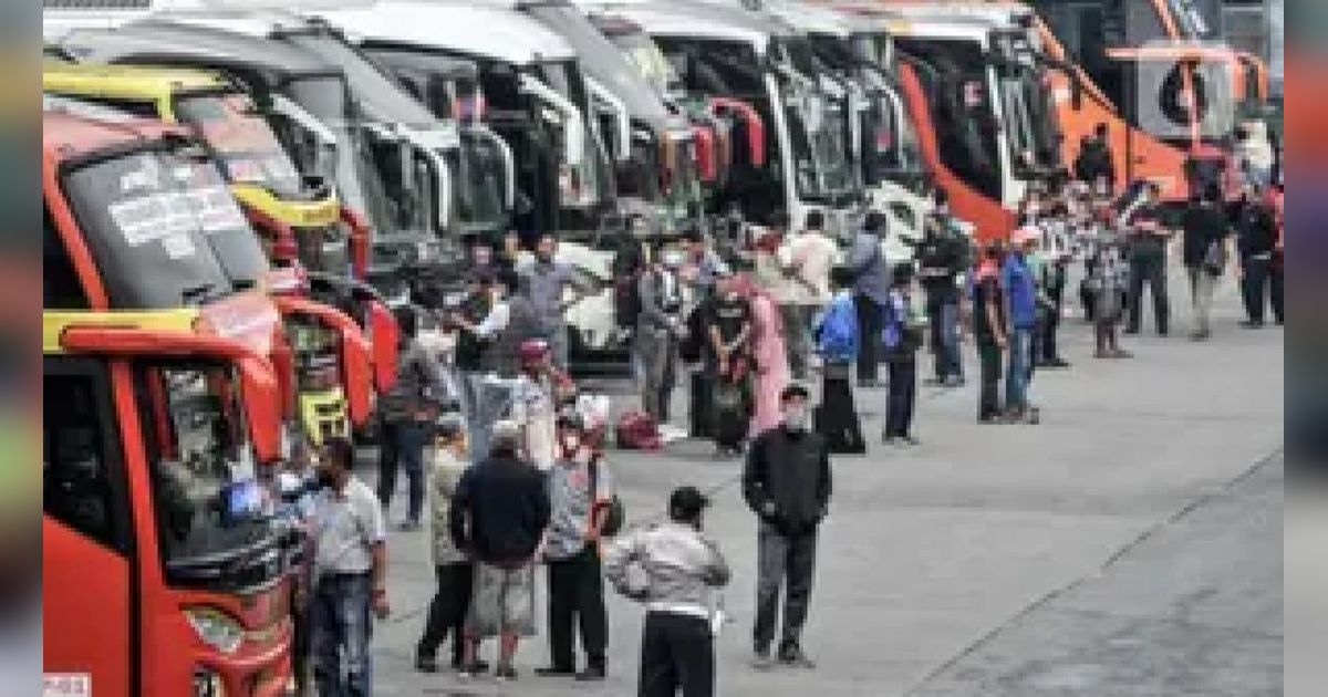 Potret Barisan Rapih Bus PO Dengan Armada Paling Populer di Indonesia.