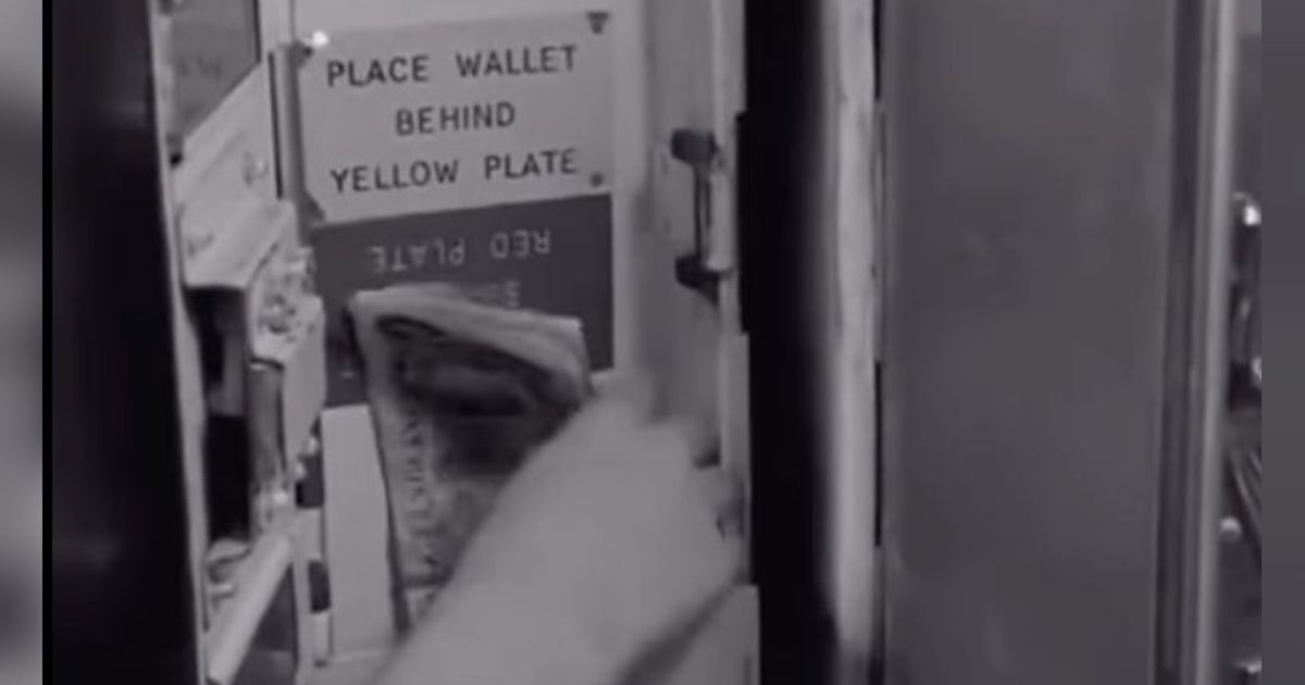 Begini Gambaran ATM Dulu saat Belum Canggih, Ada Orang di Belakang Mesin yang Siap Berikan Uang