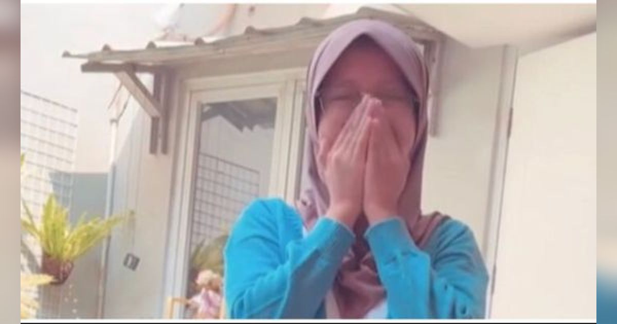 Momen Majikan Beri Hadiah Biayai Kuliah Anak ARTnya Ini Viral, Tuai Pujian