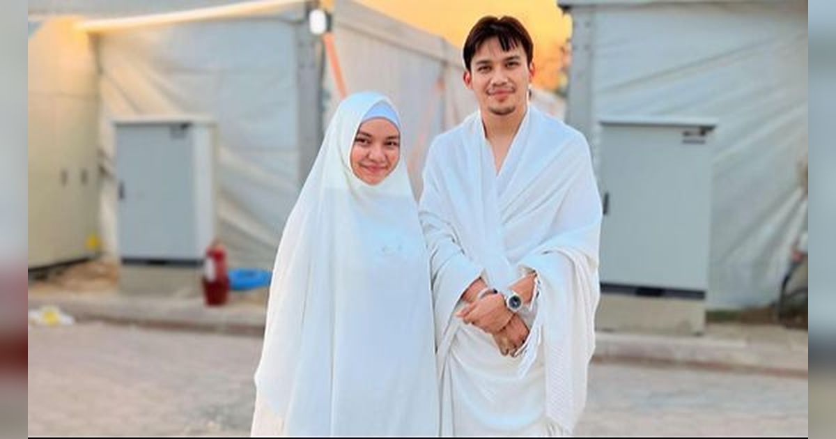 10 Potret Witan Sulaiman saat Beribadah Haji, Wukuf di Arafah Bareng Istri