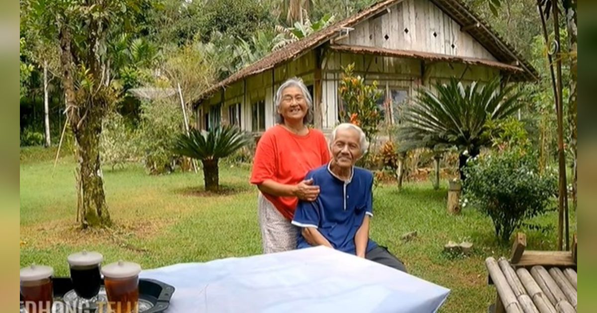 8 Potret Rumah di Tengah Hutan Milik Pasangan Lansia Pensiunan PNS, Penampakannya Super Indah